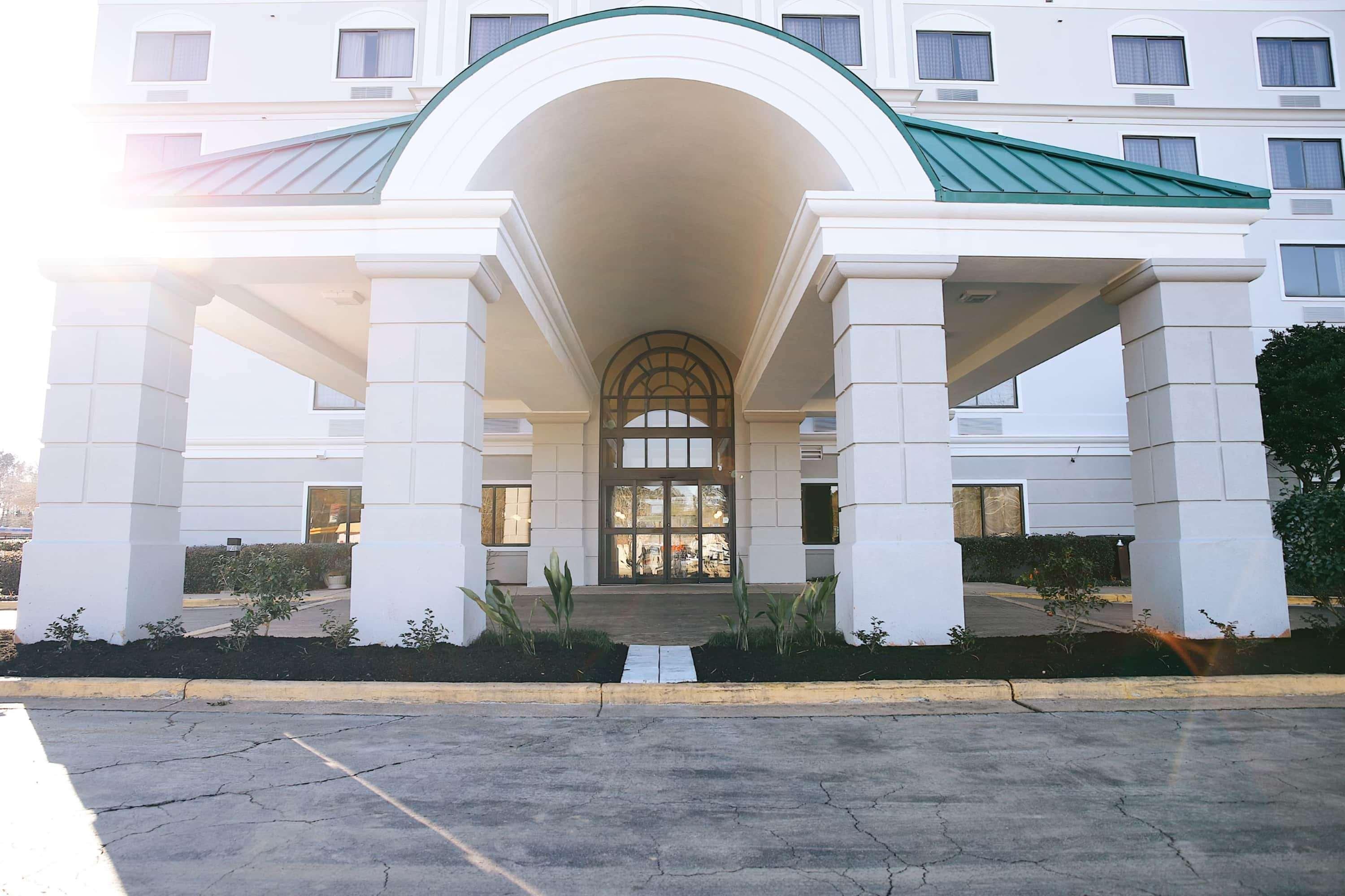 Baymont By Wyndham Jackson/Ridgeland Hotel Exterior photo